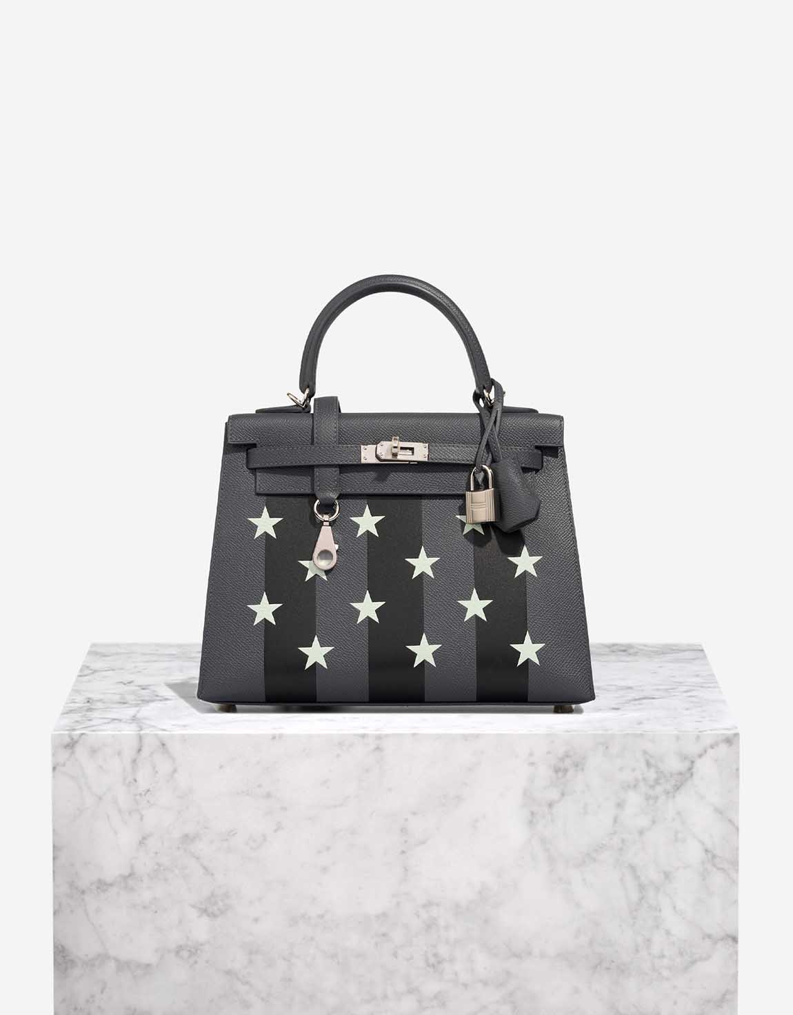 Hermès Kelly 25 Sellier Casaque Étoilée Epsom / Tadelakt / Chèvre Mysore Ardoise / Schwarz / Peppermint – Ansicht 1